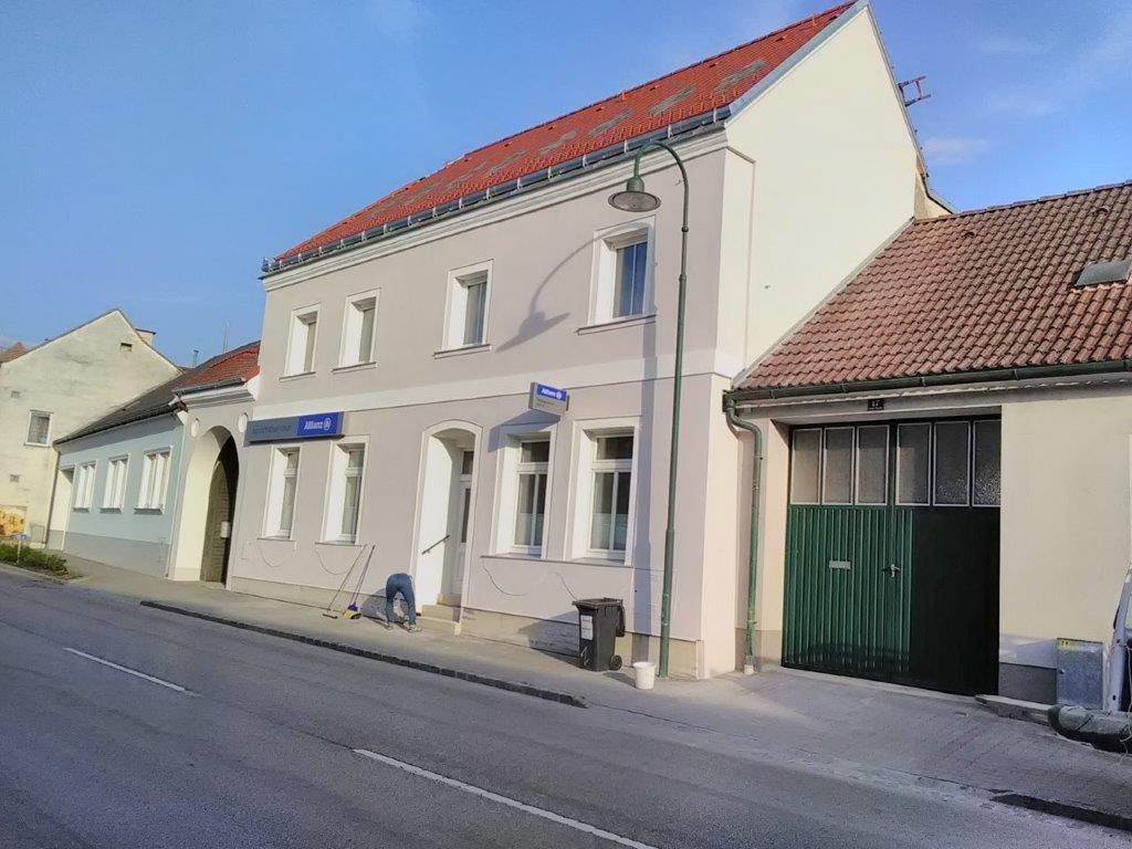(c) wohneninpoysdorf.com - Dach u. Fassade neu - Laaer Straße 15 - 2022